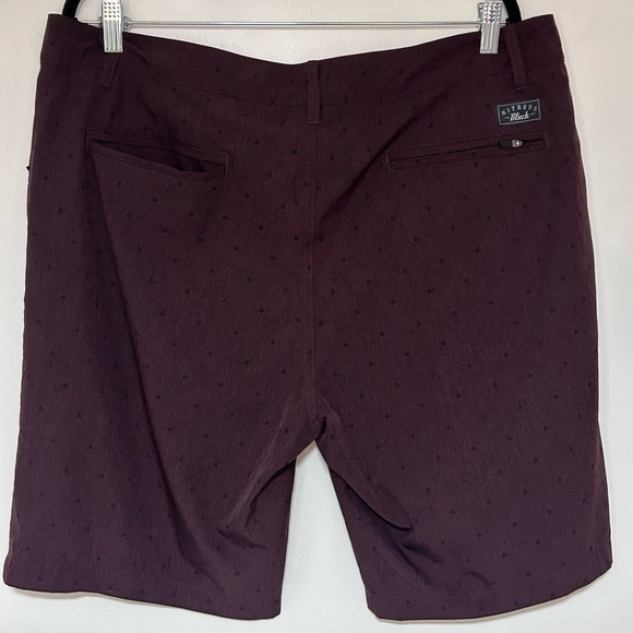 Men’s Nitrous Black Stretch Hybrid Maroon and Black 9” Shorts Size 38 - Picture 2 of 5